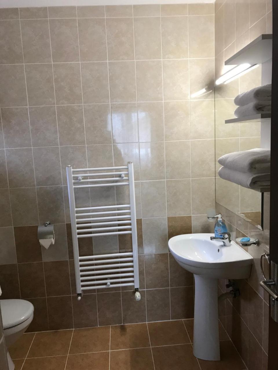 קובסנה Pensiunea Granada מראה חיצוני תמונה
