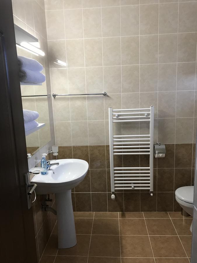 קובסנה Pensiunea Granada מראה חיצוני תמונה